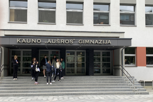 Lietuvių kalbos ir literatūros egzaminu prasideda egzaminų sesija