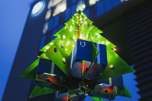 VILNIUS TECH šventes kviečia sutikti žaismingai: sveikinimus skraidina eglė