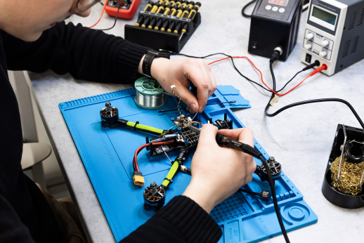 Kaune auga robotikos specialistų poreikis – įmonės laukia jaunųjų talentų 