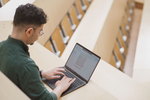 MBA studijos vadovus grąžina į universitetą: sudėlioja žinias į „lentynas“