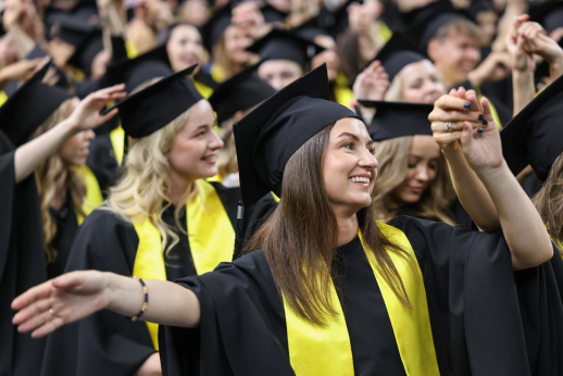 Diplomai įteikti 356 Utenos kolegijos absolventams