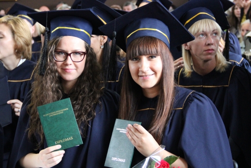 ASU šiemet išleido jau 50 000-ąjį absolventą ASU šiemet išleido jau 50 000-ąjį absolventą